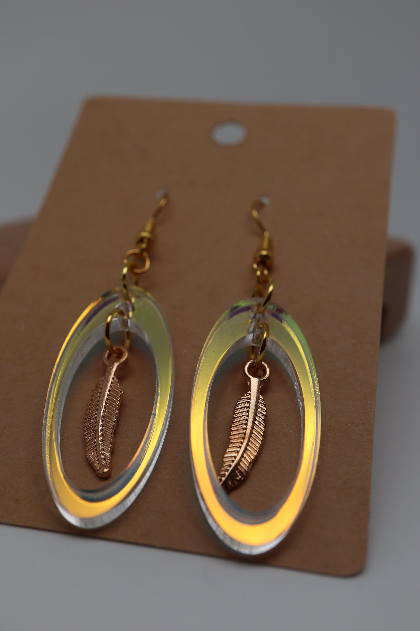 β¨πͺΆ Iridescent Feather Loop Earrings πͺΆβ¨