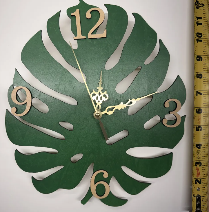 🌿 Monstera Leaf Clock – Vintage Gold Hands Edition w/ Light Woodgrain Numbers