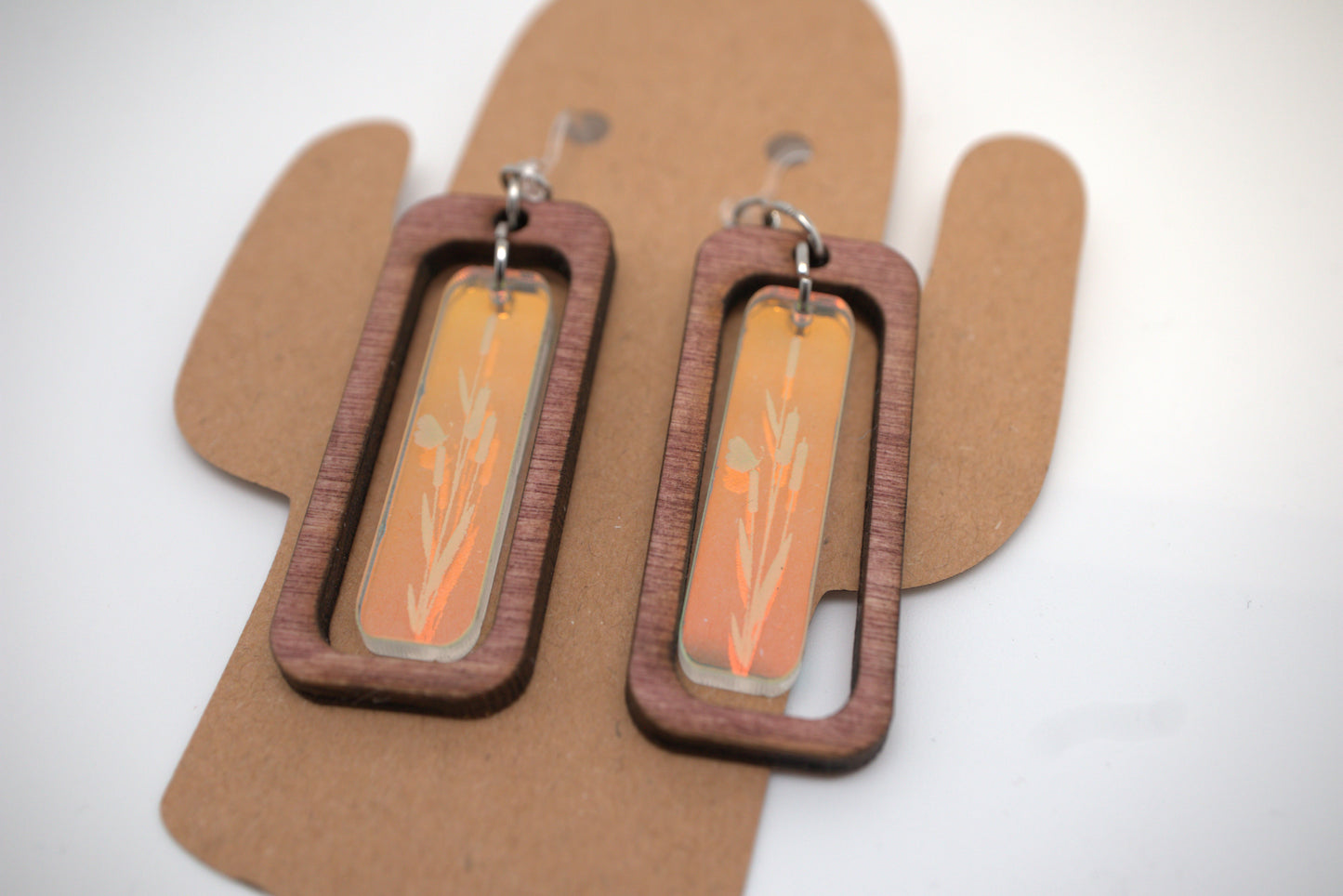 🌾 Golden Reed – Walnut & Iridescent Acrylic Earrings