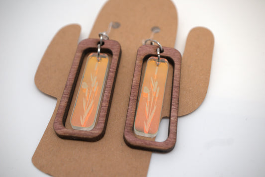 🌾 Golden Reed – Walnut & Iridescent Acrylic Earrings