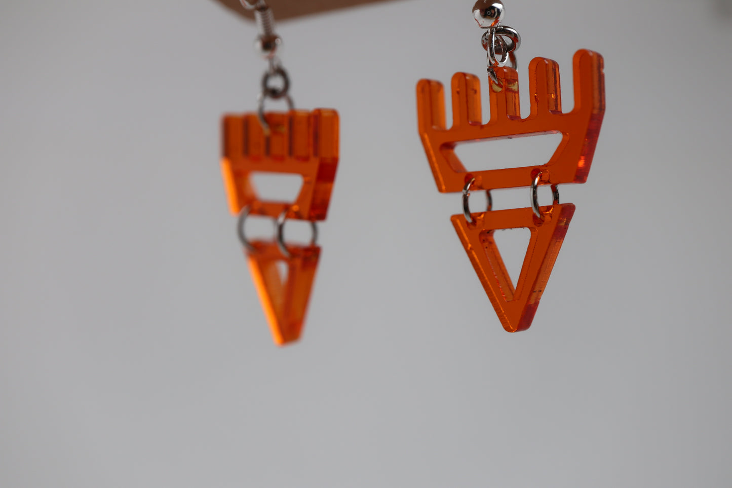 🐾Translucent Amber səxʷsuxʷ Paws – Laser-Cut Acrylic Earrings (Copy)