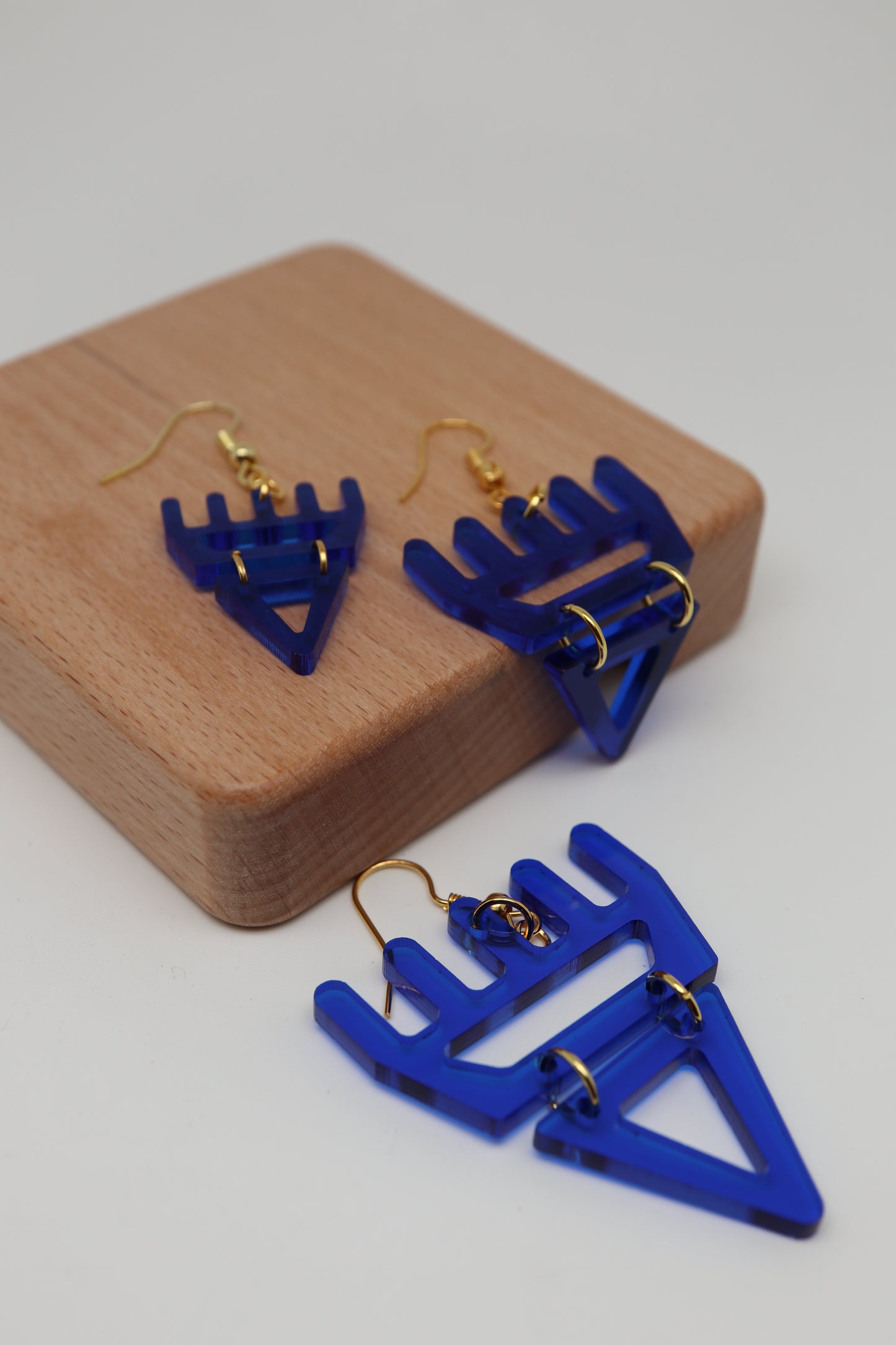 🐾 Sapphire Blue Translucent səxʷsuxʷ Paws - Laser-Cut Acrylic Earrings🐾