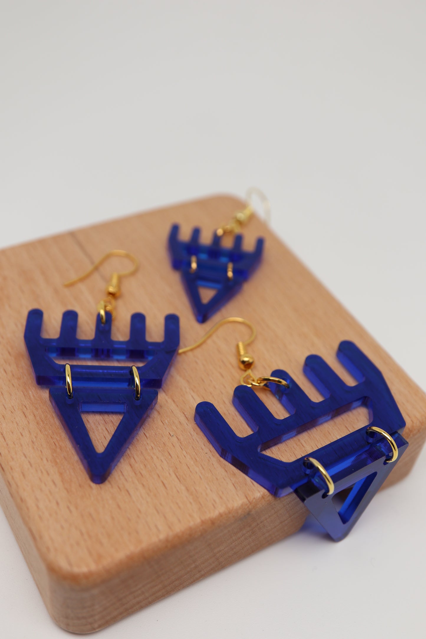 🐾 Sapphire Blue Translucent səxʷsuxʷ Paws - Laser-Cut Acrylic Earrings🐾