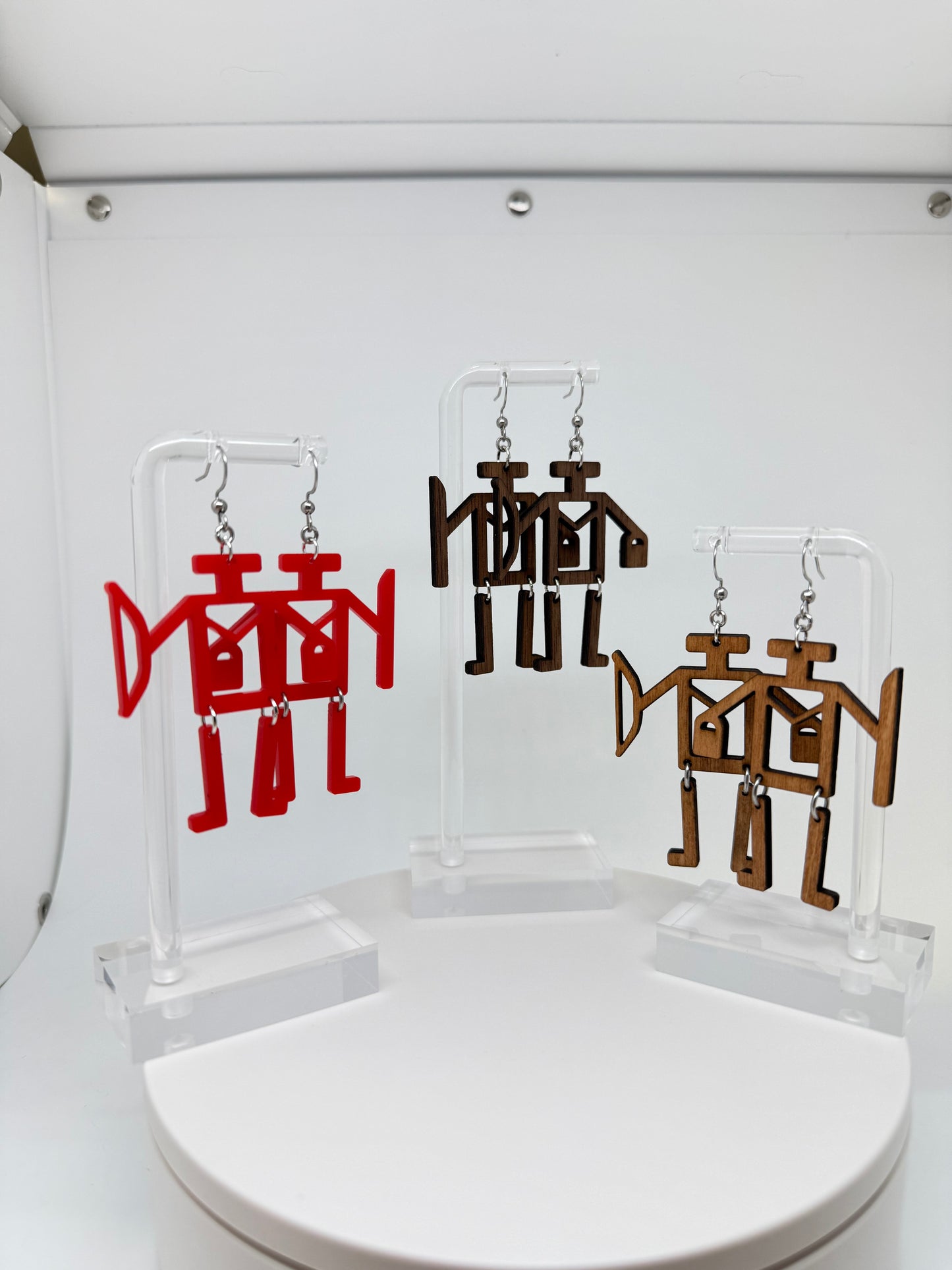The Walnut pix̣m̓  “pehhe-m”. Hunting Earrings