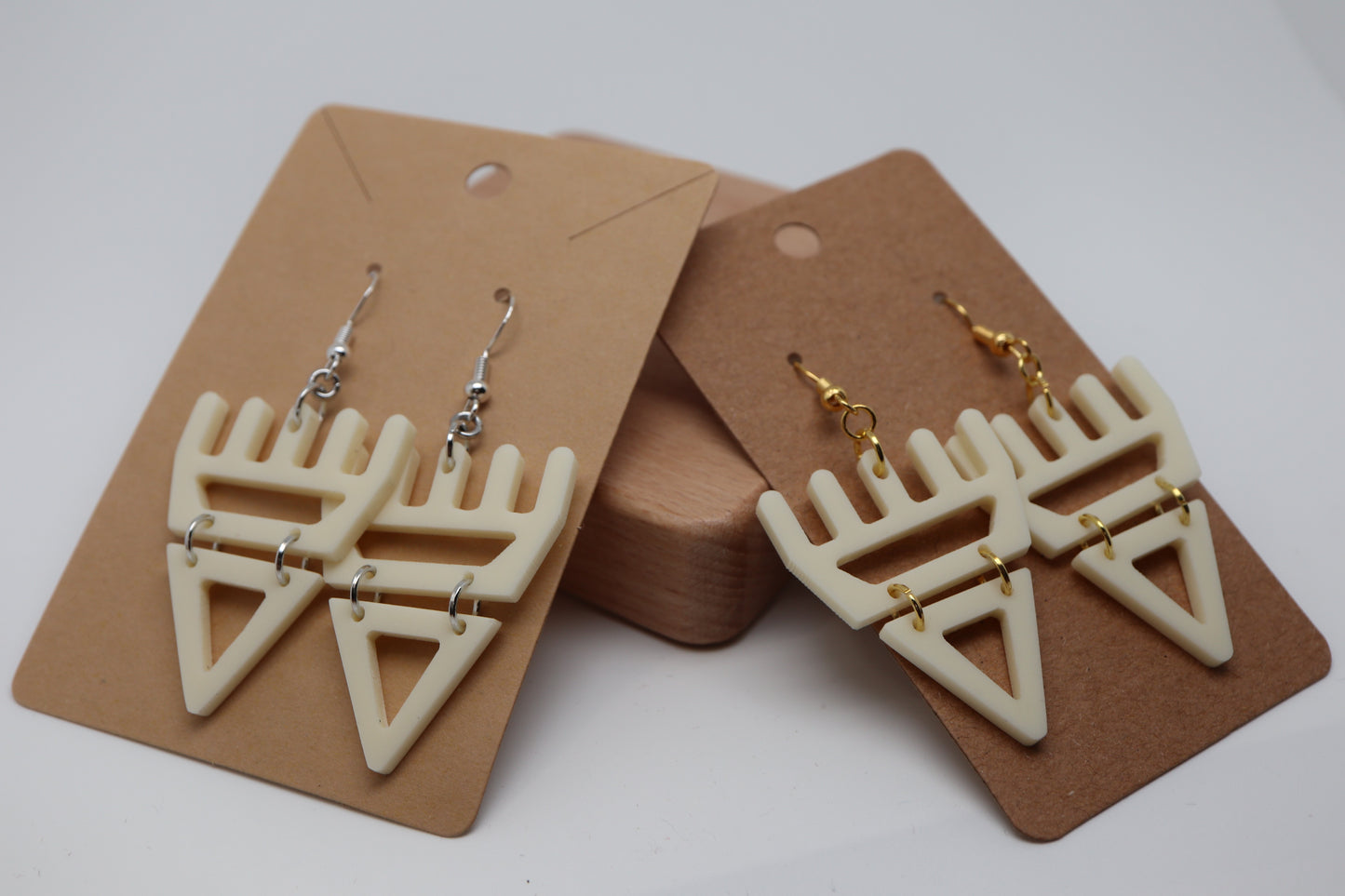 🐾 Bone White səxʷsuxʷ Paws – Laser-Cut Acrylic Earrings